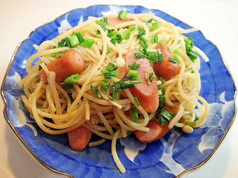 昆布香る　ウインナーとえのき茸と葱の和風パスタ